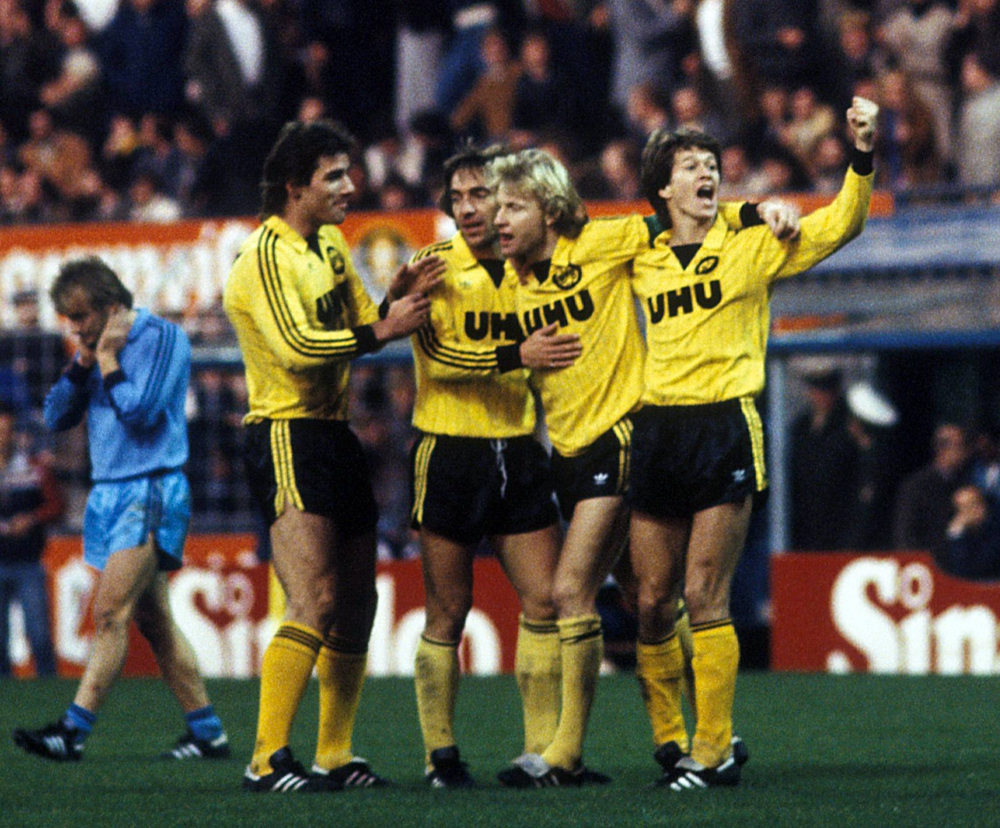 BVB bejubelt zehn Tore in einer Halbzeit gegen Arminia Bielefeld am 6. November 1982